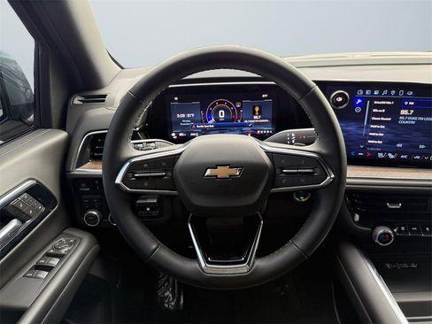 Certified 2025 Chevrolet Suburban High Country image 14