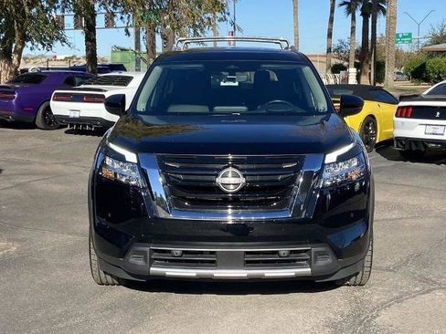 Used 2023 Nissan Pathfinder Platinum image 3