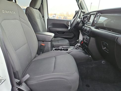Used 2019 Jeep Wrangler Unlimited Sahara w/ Safety Group image 32