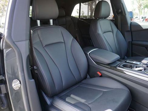 Used 2025 Audi Q8 Premium Plus image 2