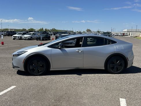 Used 2025 Toyota Prius LE FWD image 2