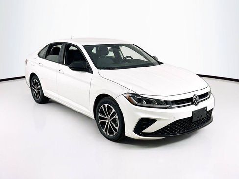 Certified 2025 Volkswagen Jetta Sport FWD image 3
