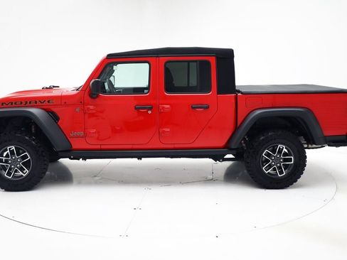 Used 2024 Jeep Gladiator Mojave w/ Dual Top Group AWD/4WD image 6
