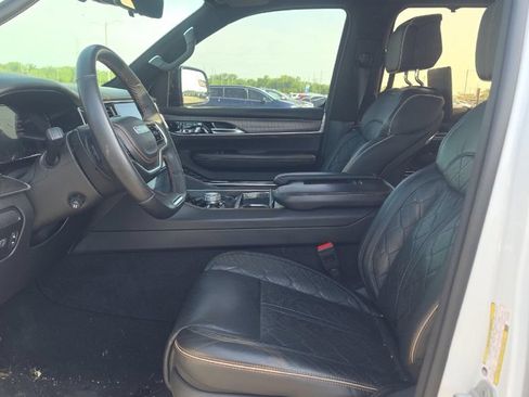 Used 2023 Jeep Grand Wagoneer Series III w/ Rear Seat Video Group 1 AWD/4WD image 5