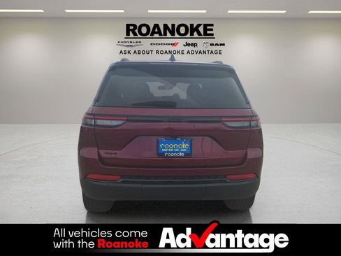 Used 2024 Jeep Grand Cherokee Altitude AWD/4WD image 10