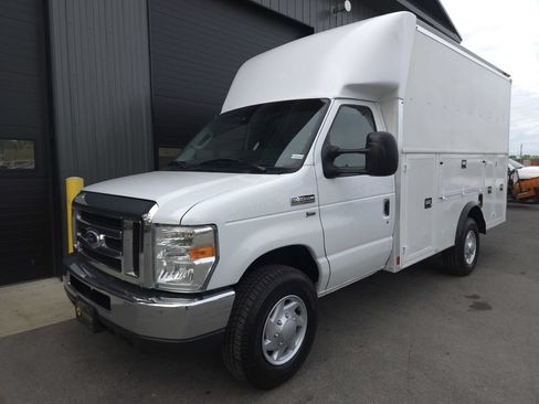 Used 2015 Ford E-350 and Econoline 350 Super Duty w/ Power Windows & Locks Group RWD image 2