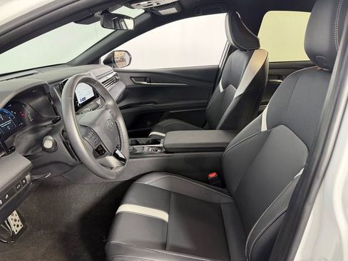 Used 2025 Toyota Camry SE image 20