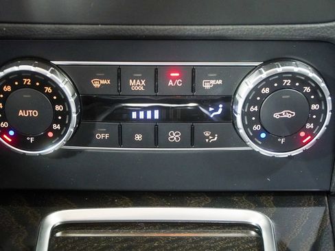 Used 2015 Mercedes-Benz GLK 350 4MATIC image 28