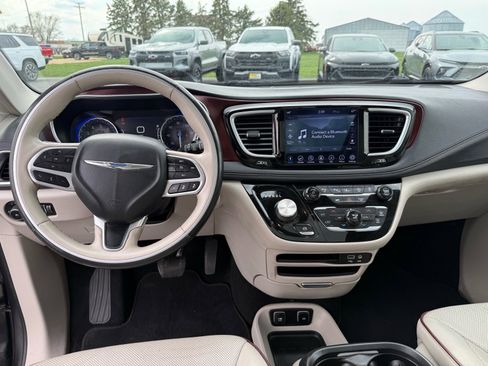 Used 2020 Chrysler Pacifica Limited w/ Advanced Safetytec Group image 16