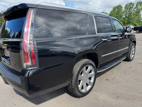 Used 2020 Cadillac Escalade ESV Luxury AWD/4WD image 11