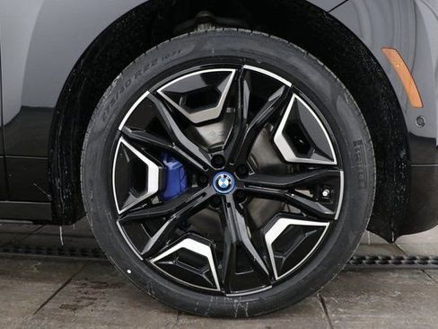 Used 2025 BMW iX xDrive50 image 33