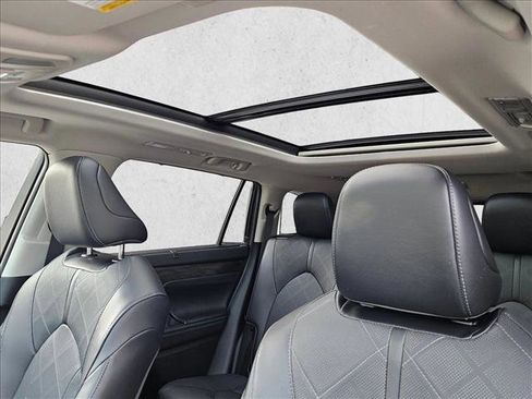 Used 2023 Toyota Highlander Platinum image 15