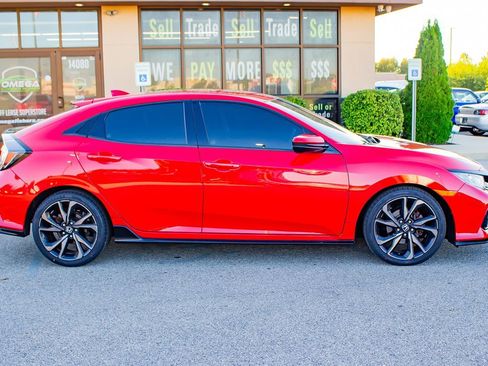 Used 2018 Honda Civic Sport image 11