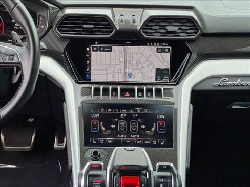 Used 2022 Lamborghini Urus AWD/4WD image 14