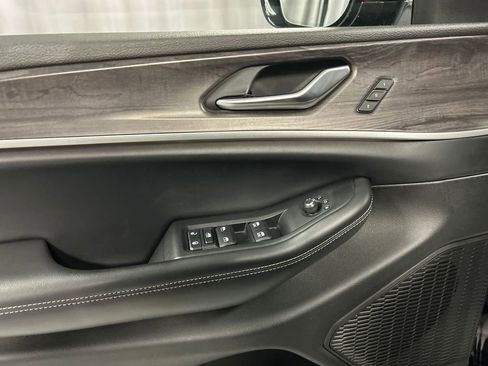 Used 2023 Jeep Grand Cherokee Limited w/ Luxury Tech Group II image 14