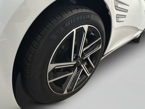 Certified 2025 Genesis G80 2.5T Advanced AWD/4WD image 4