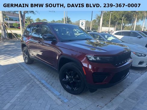 Used 2023 Jeep Grand Cherokee Altitude image 10