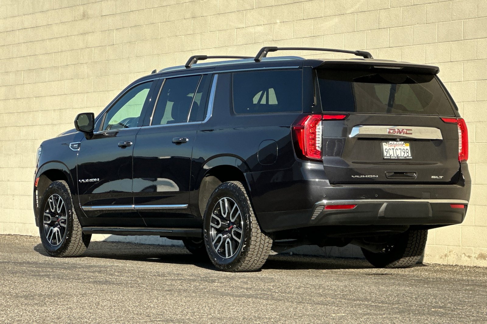 Certified 2023 GMC Yukon XL SLT RWD image 6