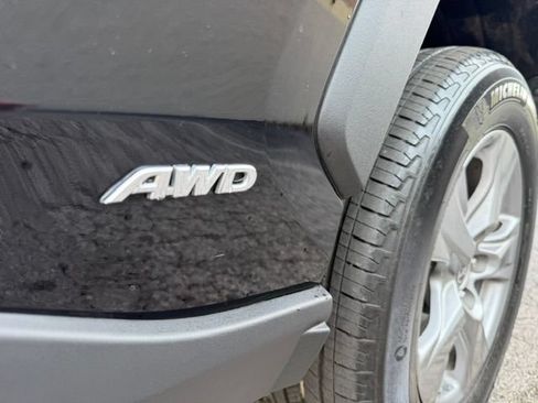 Used 2022 Toyota RAV4 LE AWD/4WD image 4