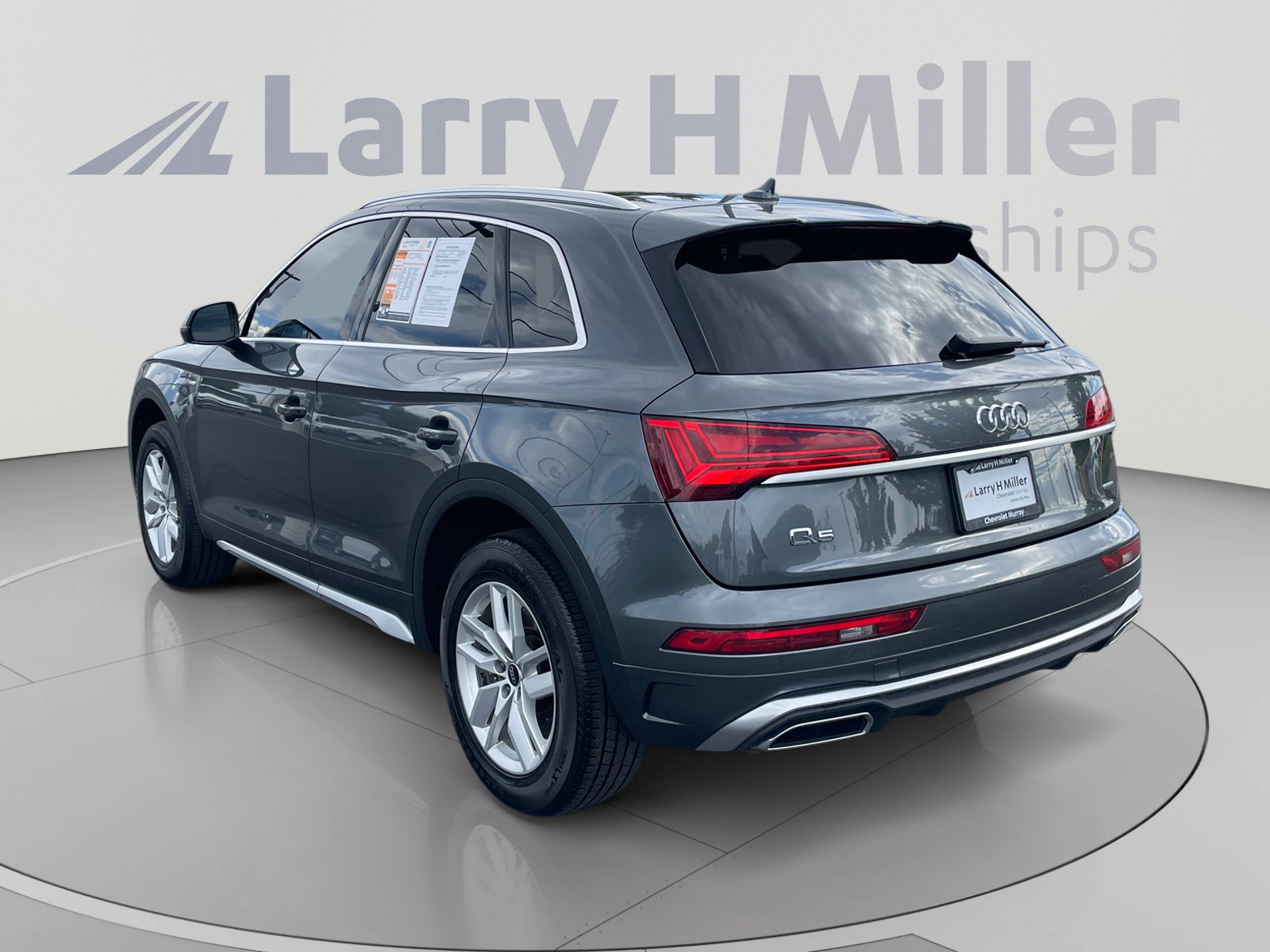 Used 2023 Audi Q5 2.0T Premium w/ Convenience Package AWD/4WD image 3