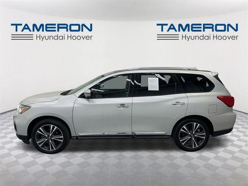 Used 2020 Nissan Pathfinder Platinum image 2