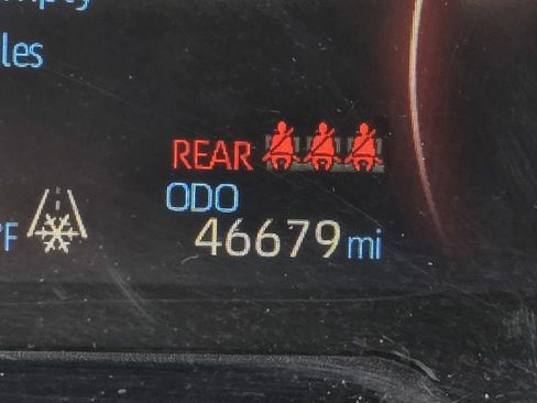 Used 2024 Toyota RAV4 LE AWD/4WD image 4