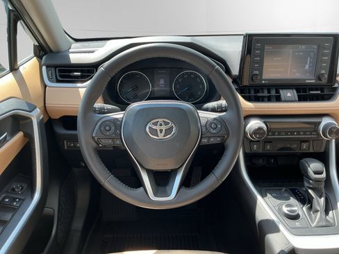 Certified 2020 Toyota RAV4 XLE w/ Convenience Package AWD/4WD image 12