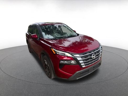 Used 2025 Nissan Rogue SV FWD image 3