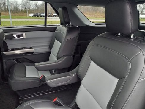Used 2022 Ford Explorer XLT w/ Equipment Group 202A image 14