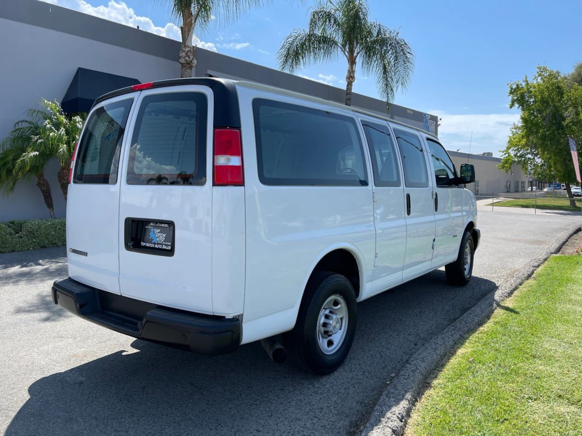 Used 2022 Chevrolet Express 2500 w/ Driver Convenience Package RWD image 5