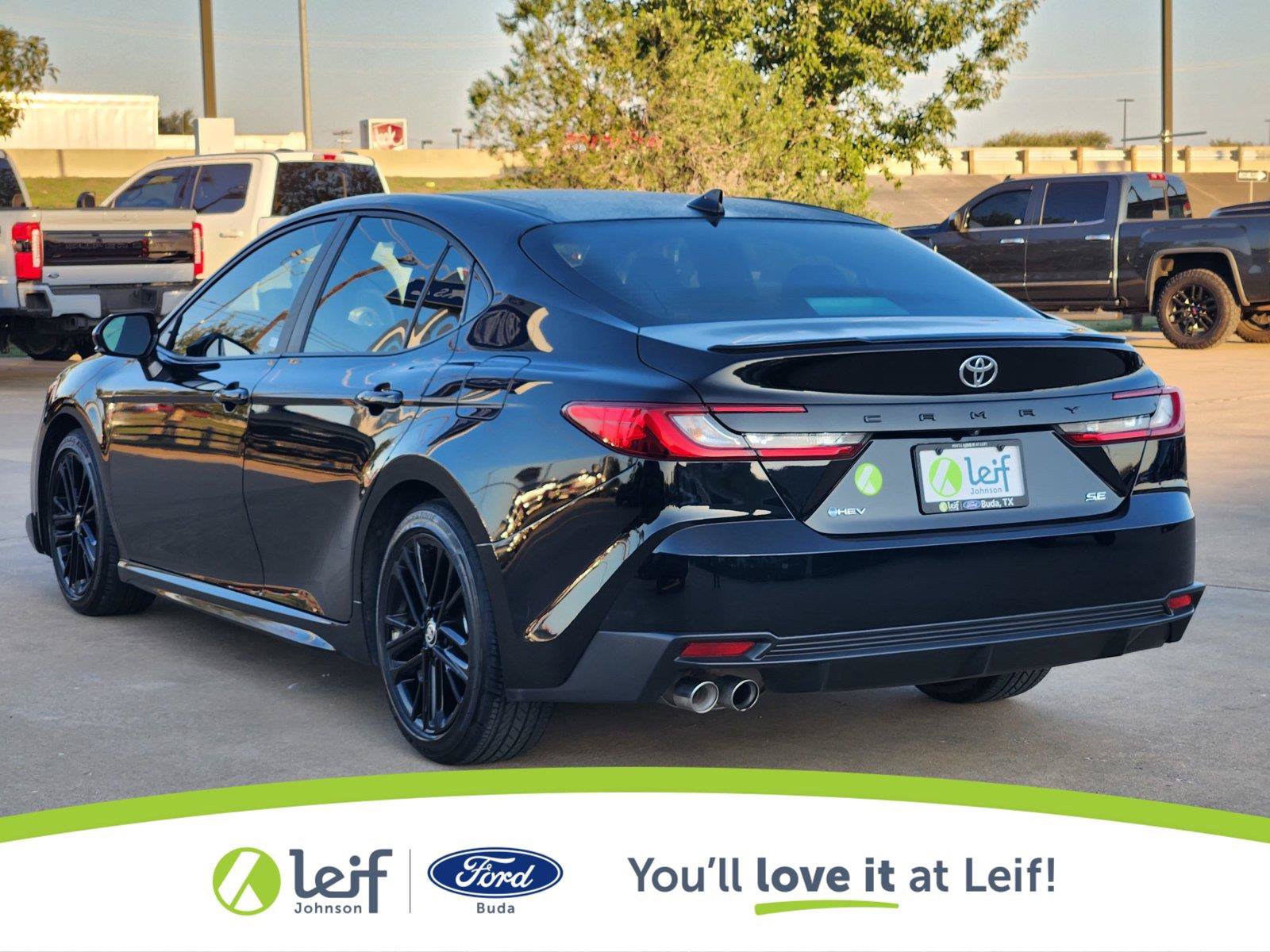Used 2025 Toyota Camry SE w/ Convenience Package FWD image 4