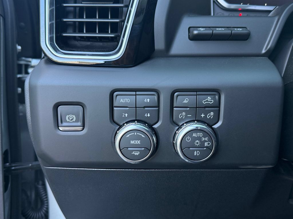 Used 2026 GMC Sierra 3500 Denali Ultimate AWD/4WD image 32