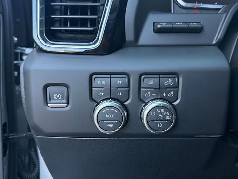 Used 2026 GMC Sierra 3500 Denali Ultimate AWD/4WD image 32
