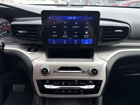 Used 2021 Ford Explorer XLT image 24
