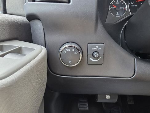 Used 2019 Chevrolet Express 2500 RWD image 15