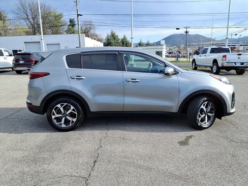 Used 2020 Kia Sportage LX image 3