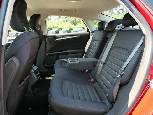 Used 2015 Ford Fusion SE FWD image 13