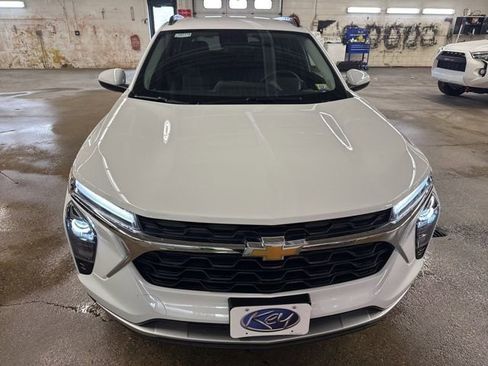New 2026 Chevrolet Trax LT FWD image 2