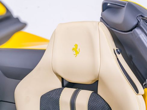 Used 2022 Ferrari 812 GTS RWD image 34