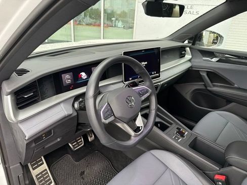Used 2026 Volkswagen Tiguan SE R-Line AWD/4WD image 5