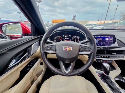 Used 2025 Cadillac CT4 Luxury image 31