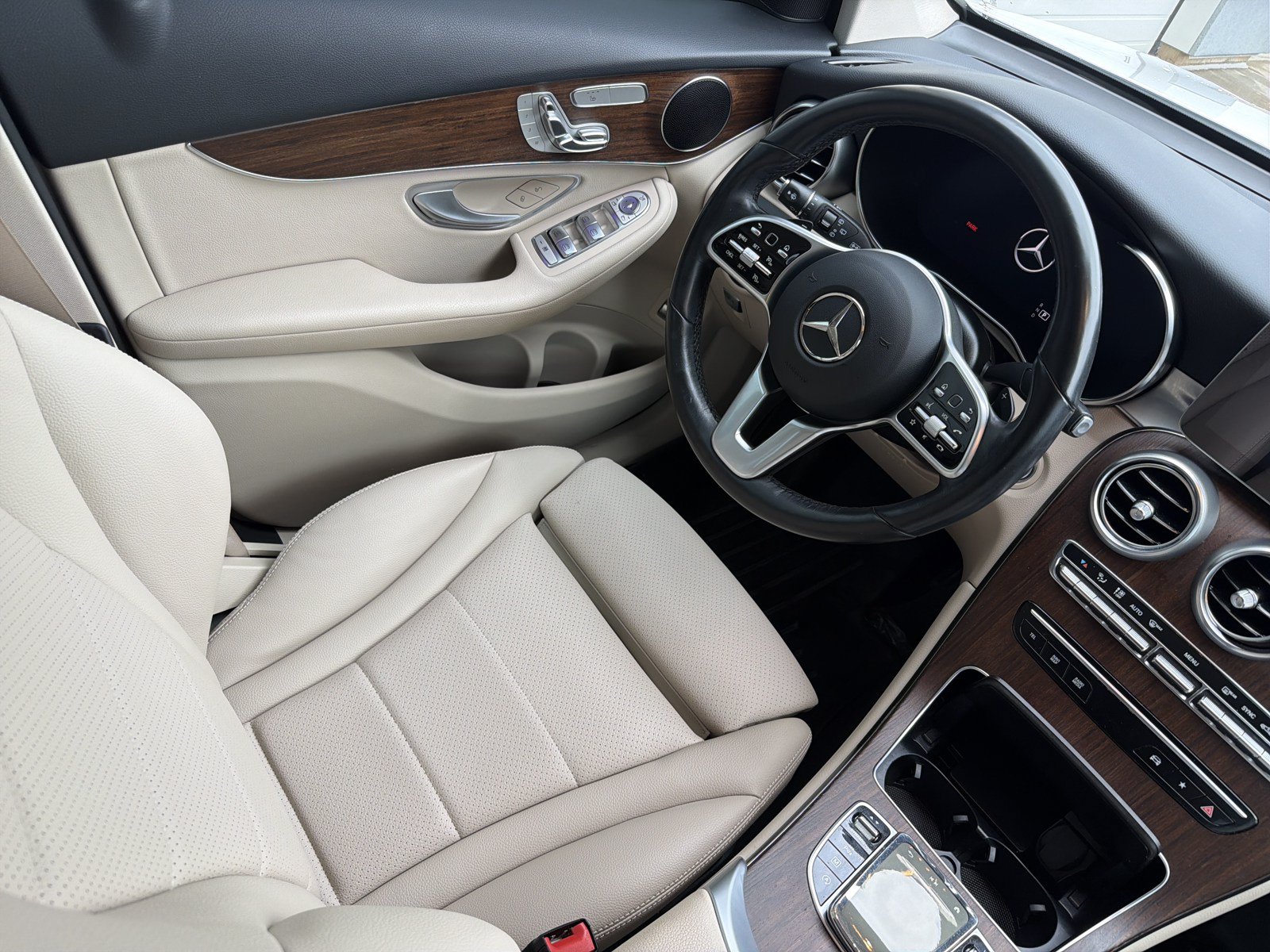 Used 2022 Mercedes-Benz GLC 300 4MATIC image 22
