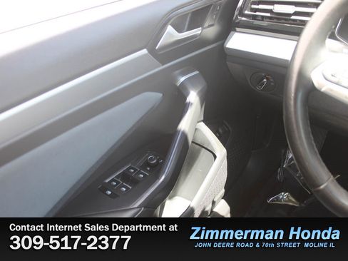 Used 2025 Volkswagen Jetta SE w/ Sunroof Package FWD image 13