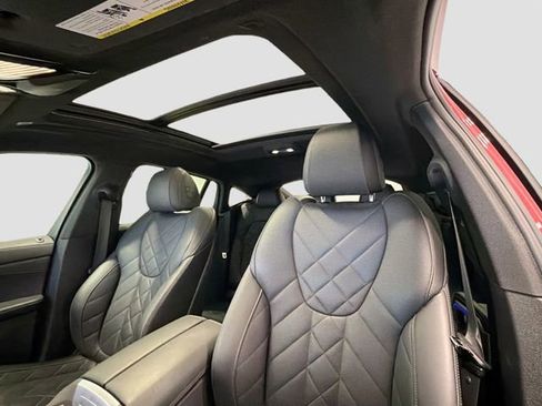Used 2023 BMW X6 xDrive40i w/ M Sport Package image 19