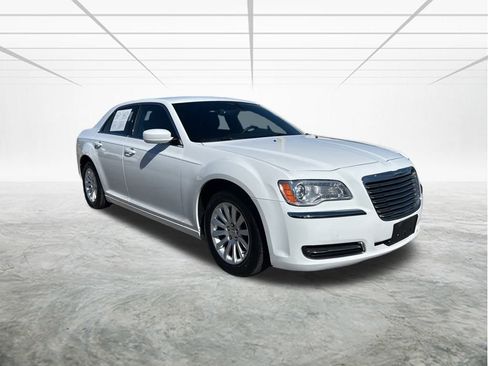 Used 2014 Chrysler 300 Base image 2