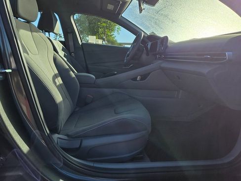 Certified 2025 Hyundai Elantra Sport image 8
