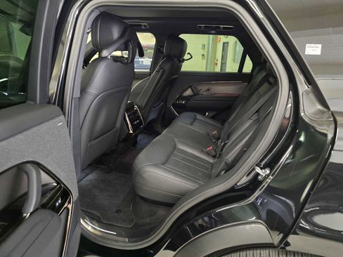 Used 2025 Land Rover Range Rover Sport SE AWD/4WD image 19