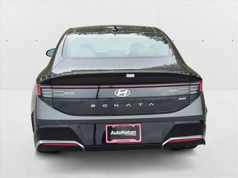New 2025 Hyundai Sonata Limited image 8