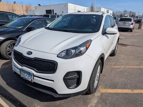 Used 2017 Kia Sportage LX image 2