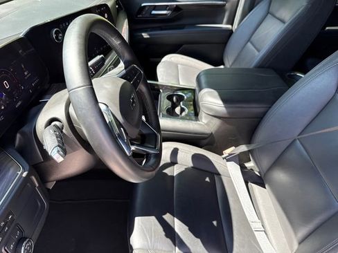 Used 2025 Chevrolet Suburban Z71 AWD/4WD image 20